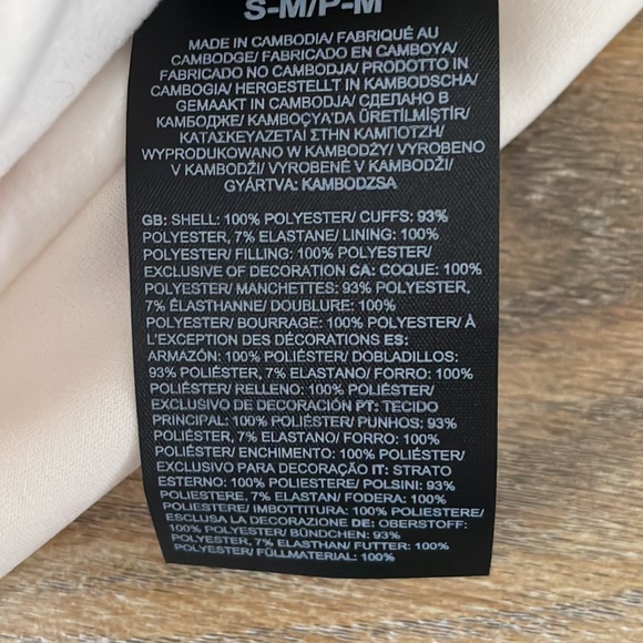 The North Face Thermoball Beanie in Gardinia White NWT - Picture 4 of 10